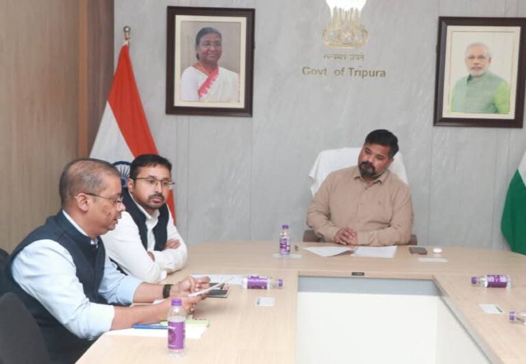 খাদ্য ও ক্রেতাস্বার্থ দপ্তরের গুরুত্বপূর্ণ বৈঠকে পৌরহিত্য করলেন মন্ত্রী সুশান্ত চৌধুরী