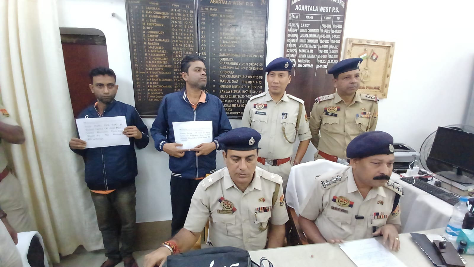 গোপন খবরের ভিত্তিতে যৌথ অভিযানে দুই নেশা কারবারি আটক — ১০ হাজার ইয়াবা ট্যাবলেট উদ্ধার, বাজেয়াপ্ত বাইক