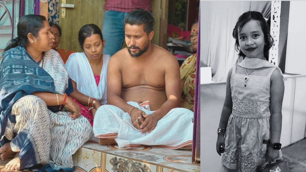 মর্মান্তিক মৃত্যুতে শোকসন্তপ্ত পরিবার—সন্তানহারা পিতা–মাতার সঙ্গে দেখা করলেন প্রাক্তন কেন্দ্রীয় মন্ত্রী প্রতিমা ভৌমিক।