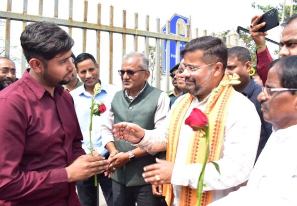 ১৮ মাস পর পুনরায় চালু আগরতলা-ঢাকা-কলকাতা আন্তর্জাতিক বাস পরিষেবা, আখাউড়ায় উষ্ণ অভ্যর্থনা