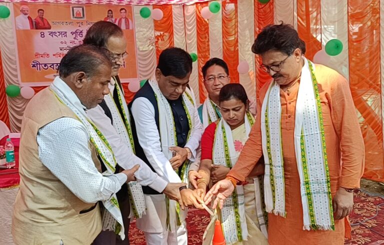 ৪ বছর পূর্তিতে ২ নং ওয়ার্ডের কর্পোরেটর শর্মিষ্ঠা বর্ধনের সংবর্ধনা, শীতবস্ত্র পেলেন ১০০ জন