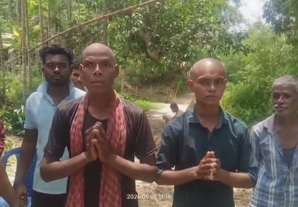 খাসির মাংসের নামে গরুর মাংস বিক্রির অভিযোগ, দুই যুবককে ঘিরে উত্তেজনা—গ্রামবাসীর শাস্তি ঘিরে বিতর্ক