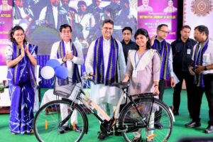 রাজ্যে নবম শ্রেণির ৪১,৮০০ ছাত্রীকে বিনামূল্যে সাইকেল প্রদান কর্মসূচির শুভ সূচনা